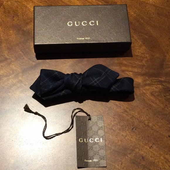 NWT $165 GUCCI MEN'S BOW TIE  COMES WITH BOX - Picture 2 of 8